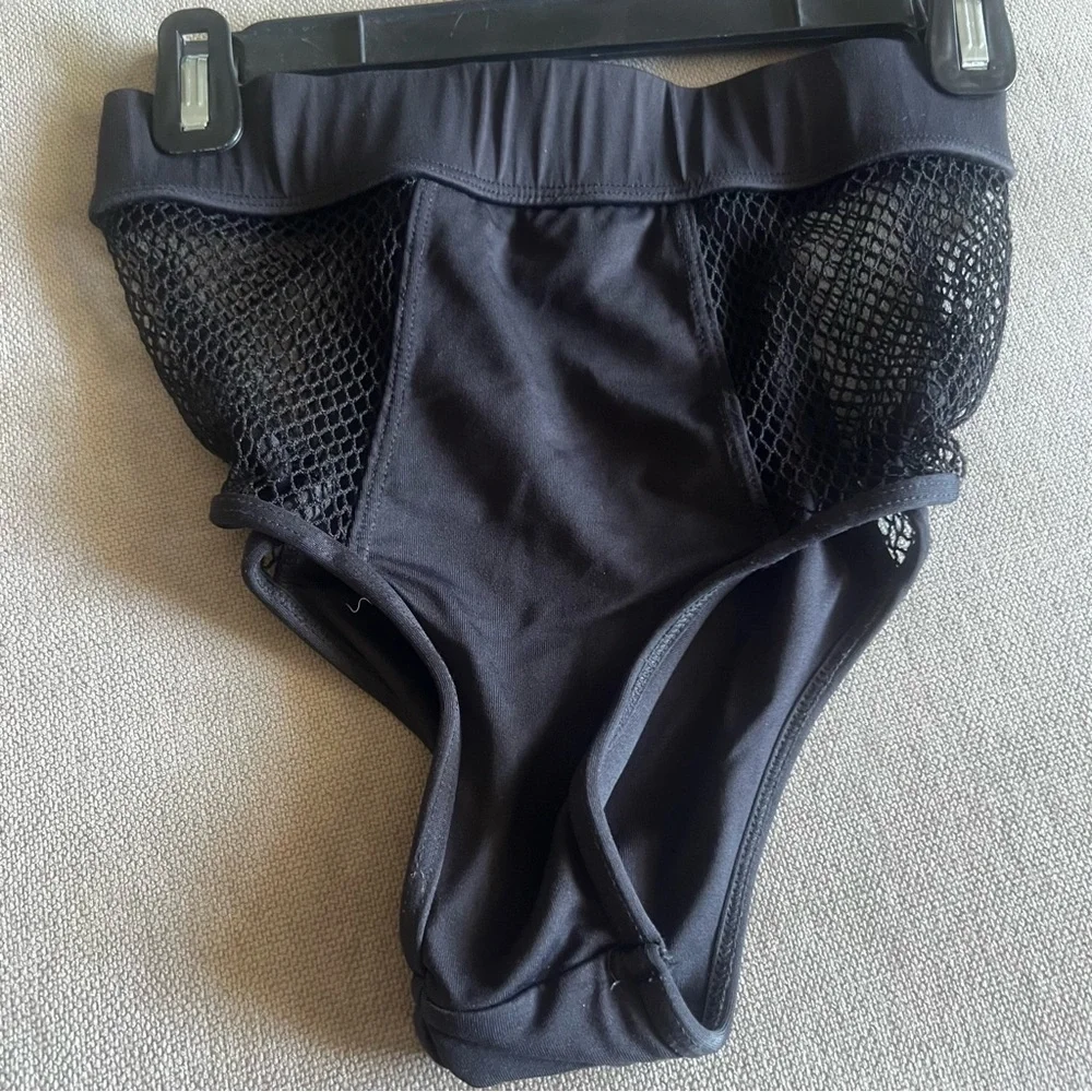 Minimale Animale Mesh Bikini (L) | Black, Retro High Leg - Picture 4 of 7